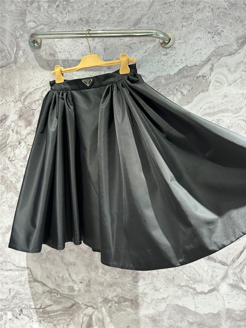 Pra*a high waist fluffy umbrella skirt