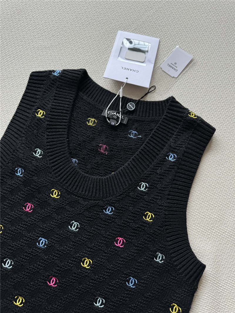 Ch**el colorful full logo vest black