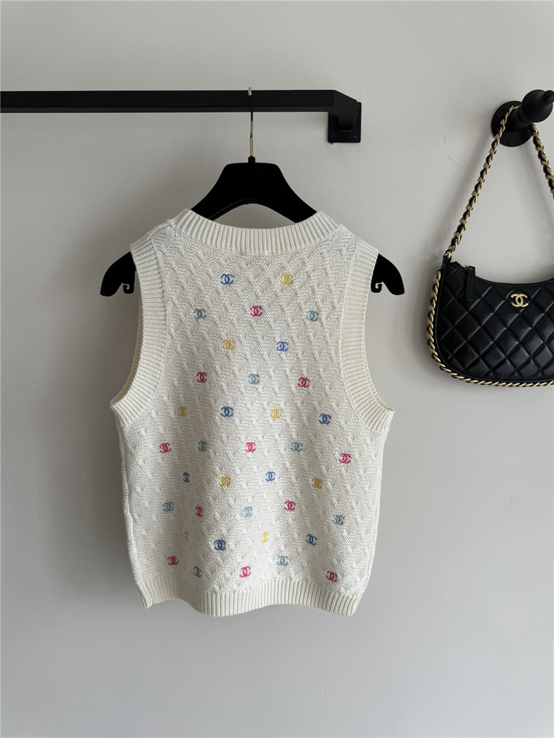 Ch**el colorful full logo vest white