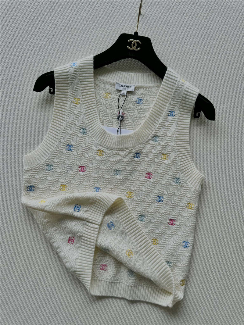 Ch**el colorful full logo vest white