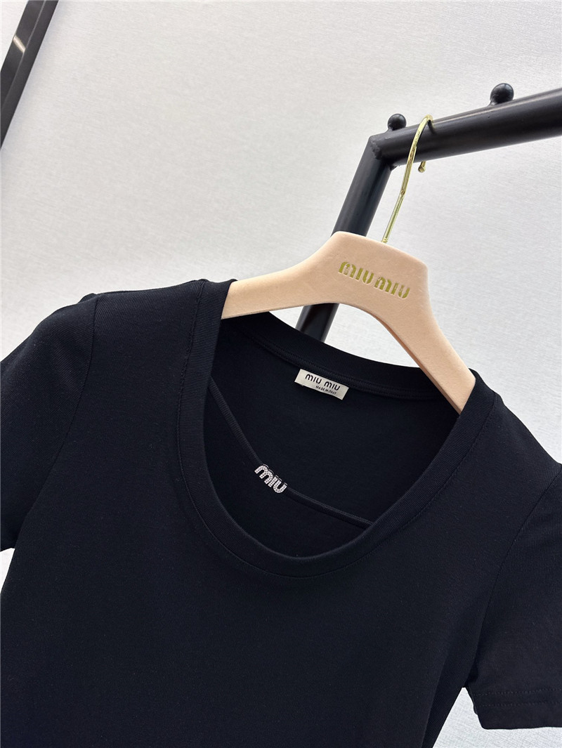 M1um1u slim fit u-neck t-shirt