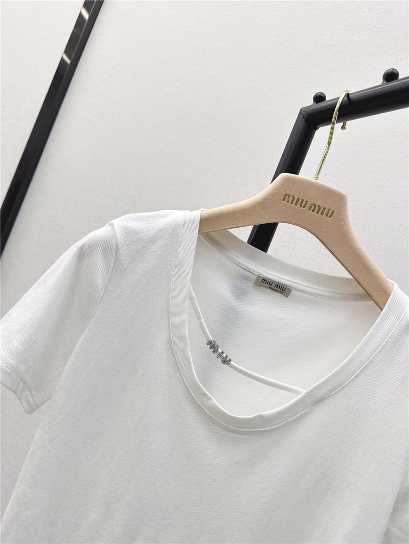 M1um1u slim fit u-neck t-shirt