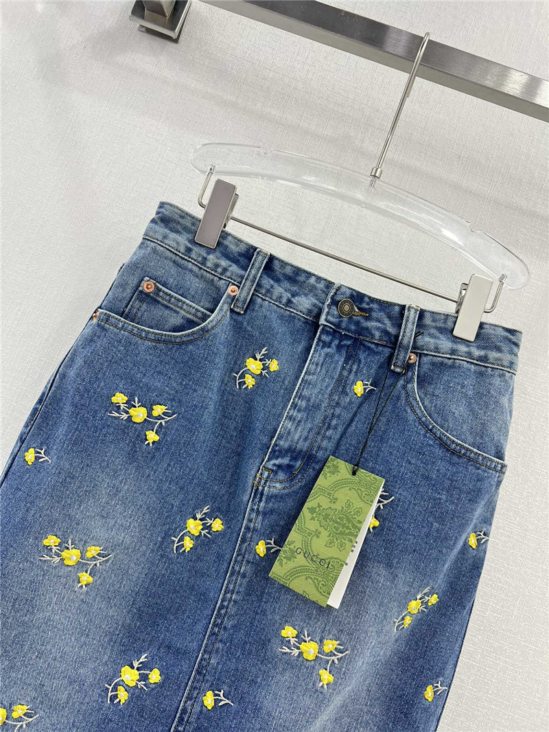 Gvc*1 contrast floral embroidered denim skirt