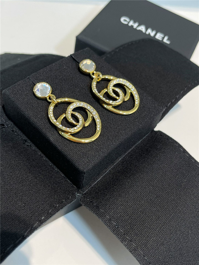 ch**el oval twisted double c half D1am0nd earrings