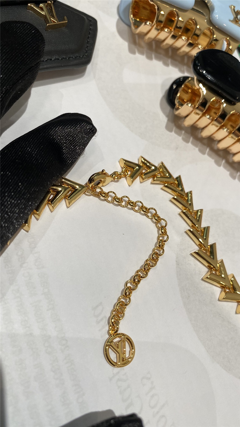 l0vis Vvtt0n lv   donkey brand necklace