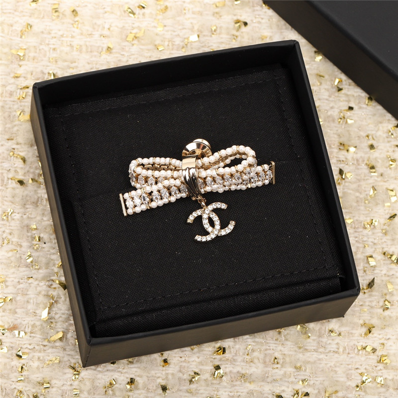 Ch**el bow brooch