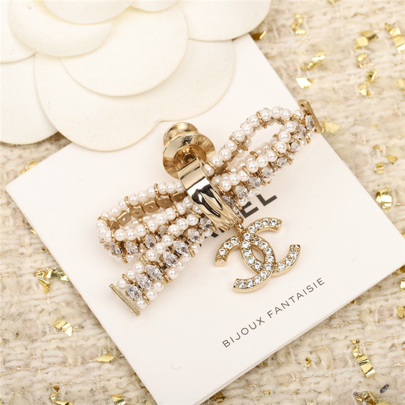 Ch**el bow brooch