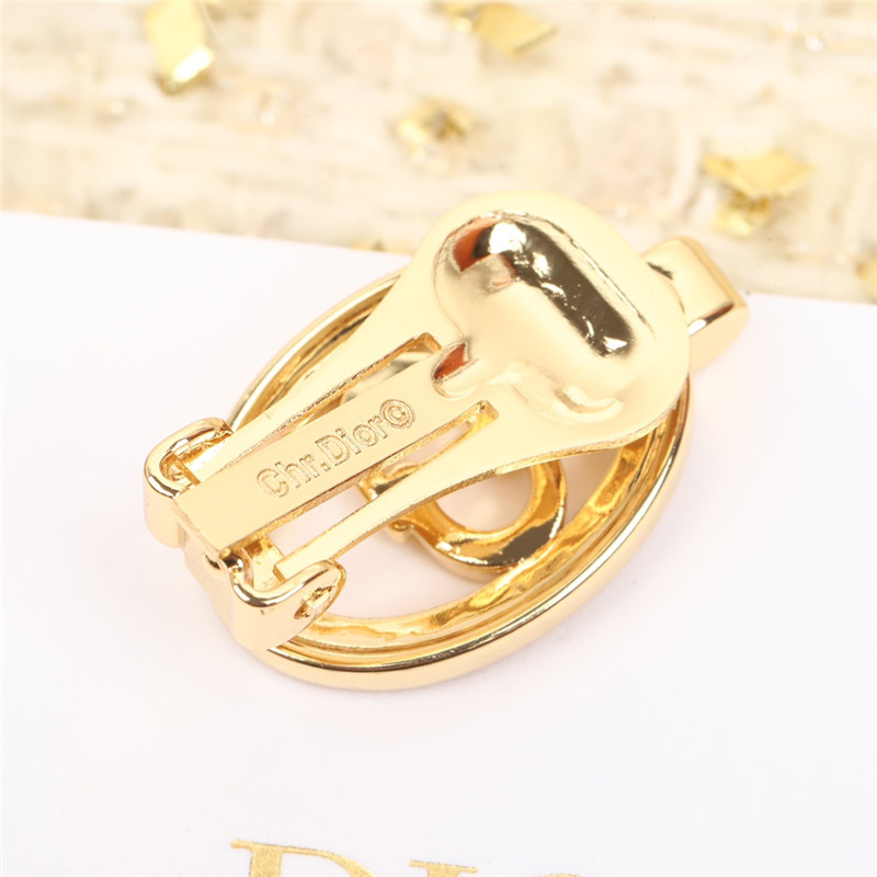 d10r oval D1am0nd earrings
