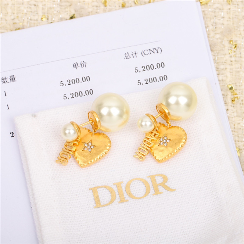 D10r love pearl earrings