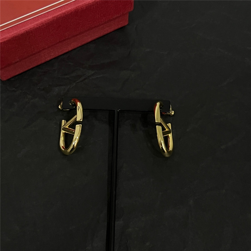 Va1e*ntin0 new earrings