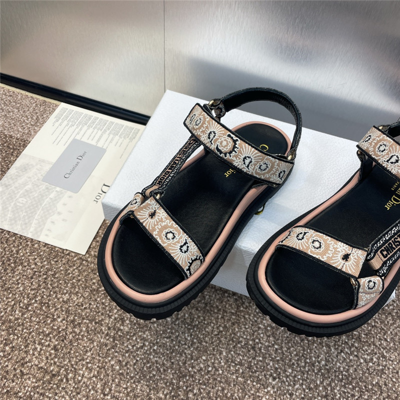 D10r d-wave canvas sandal