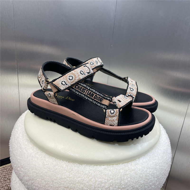 D10r d-wave canvas sandal