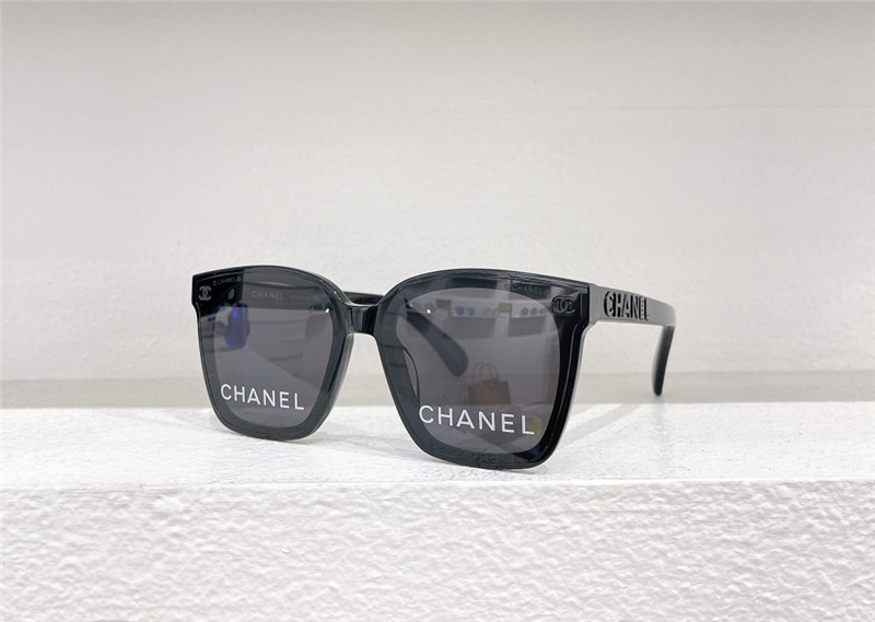 Ch**el noble and elegant sunglasses