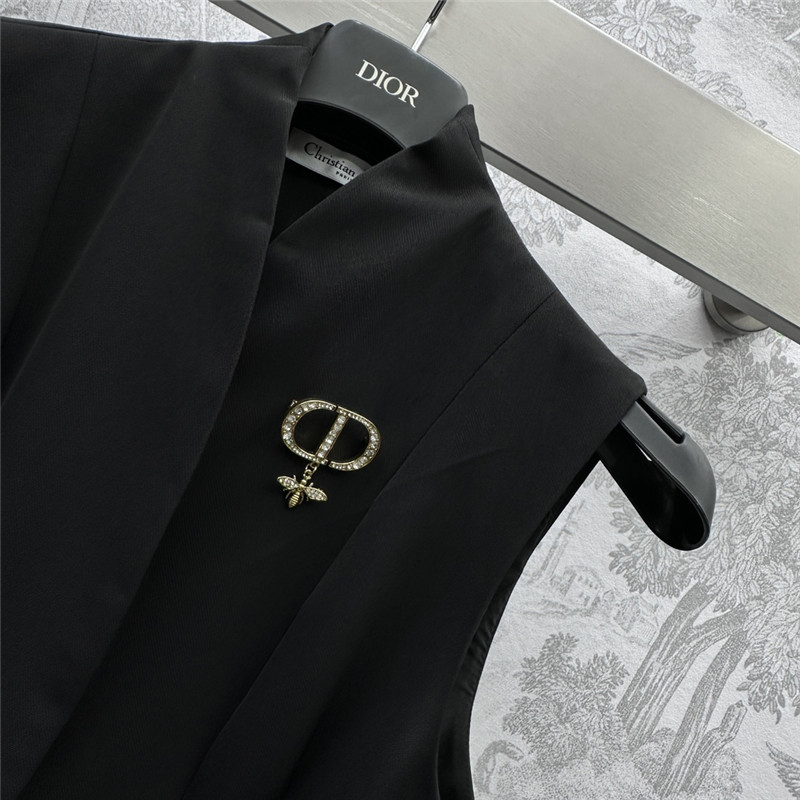 D10r brooch belt vest dress replica clothing sites