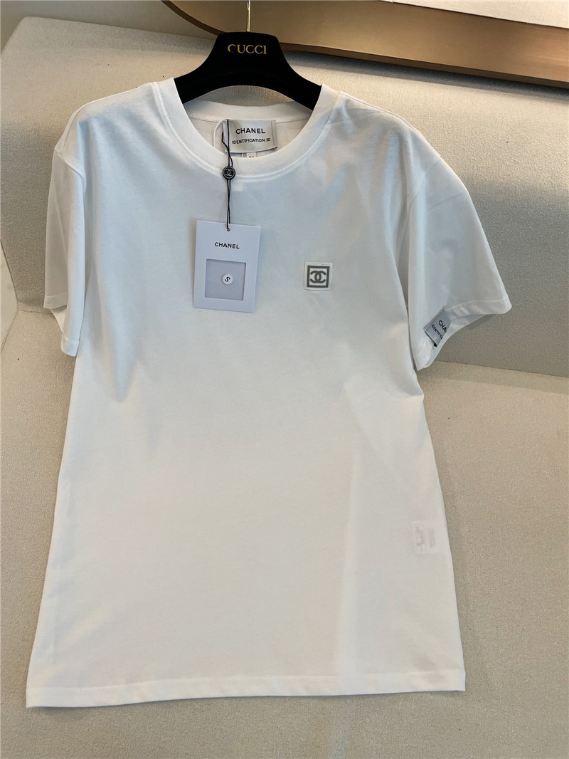 Ch**el middle-aged t cheap replica designer clothes