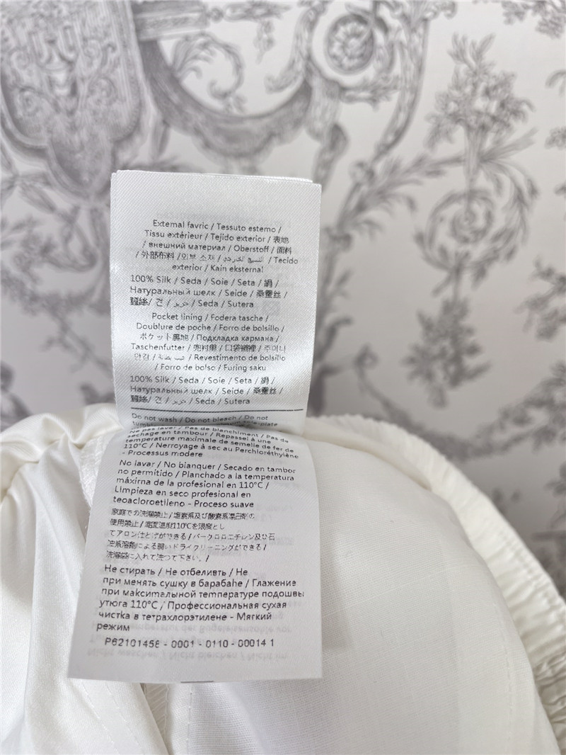 Va1e*ntin0 all-in-one letter embroidered shorts replica clothes