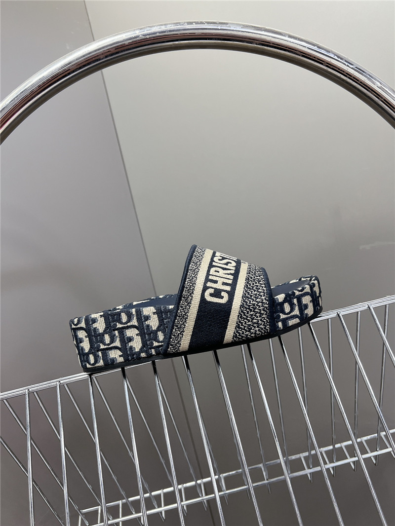 D10r printed platform slippers
