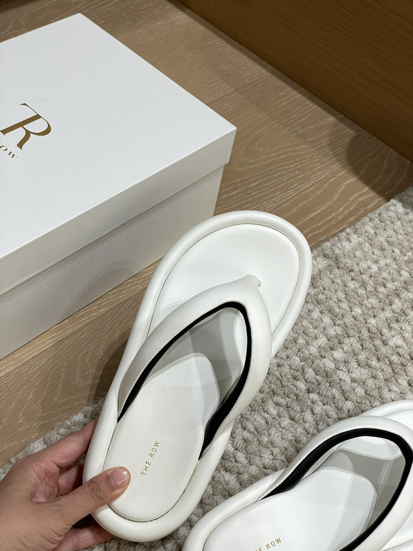 The R0w casual slippers best replica shoes website