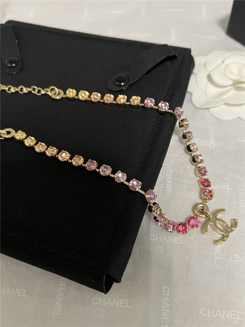 ch**el color gradient D1am0nd necklace