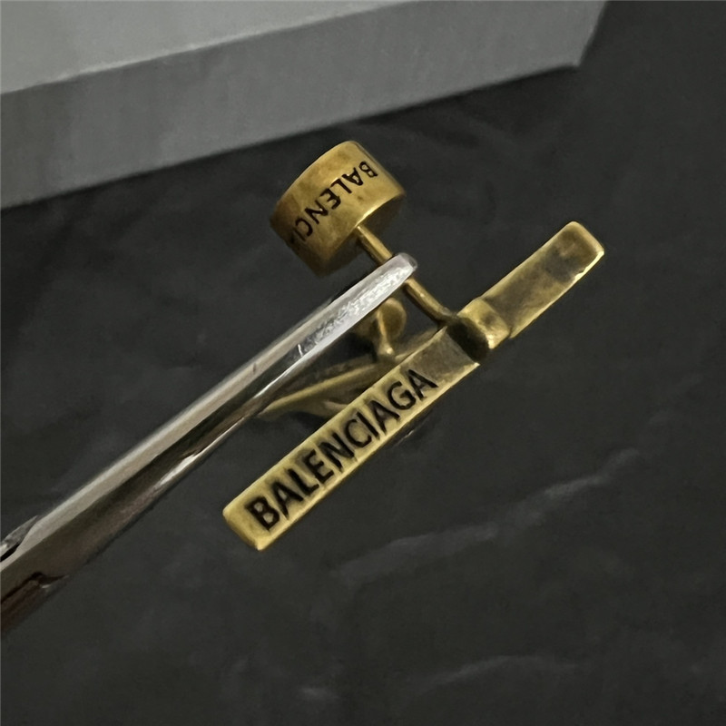 Ba1en*iaga vintage earrings