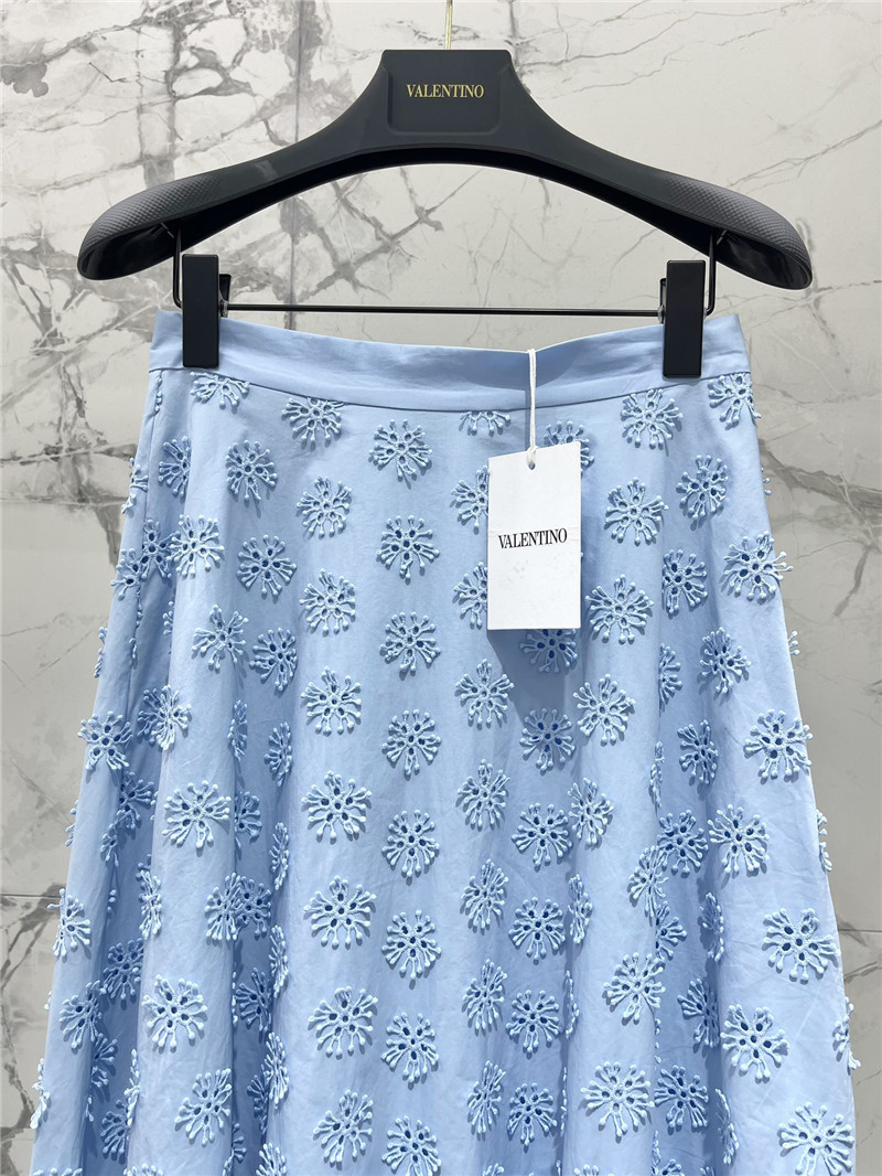 Va1e*ntin0 hollow embroidered skirt replicas clothes