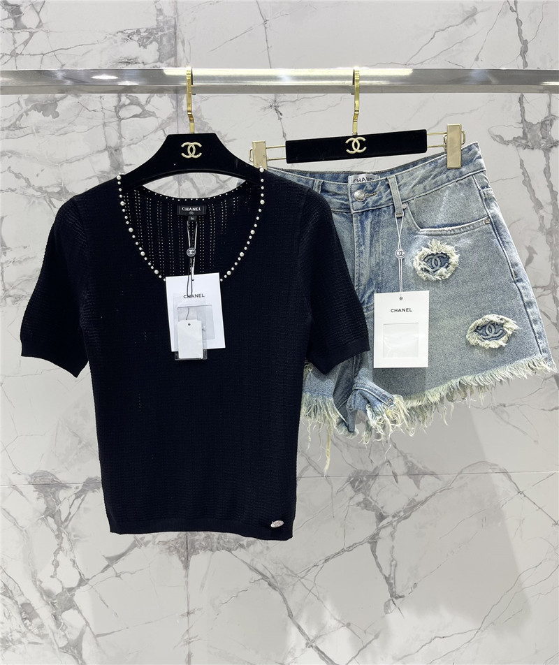 Ch**el u-neck short sleeve black tee