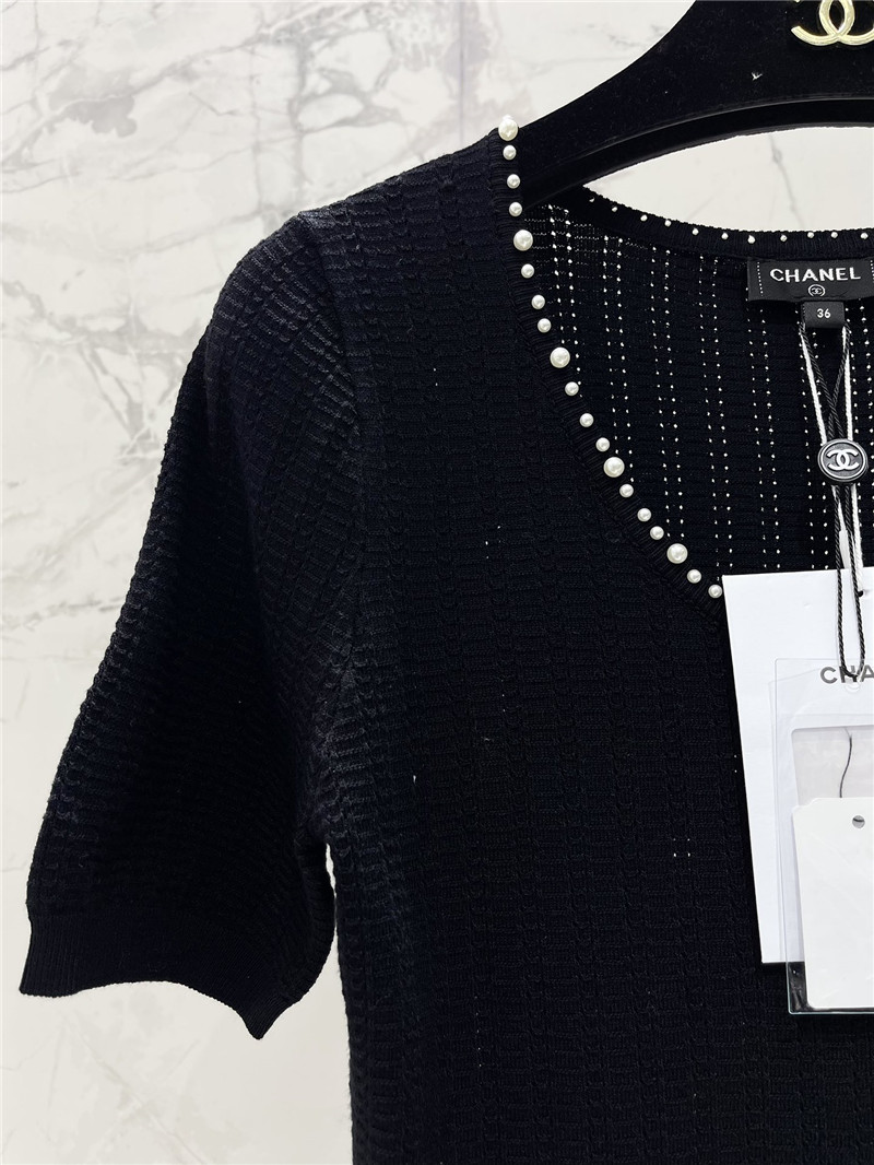 Ch**el u-neck short sleeve black tee