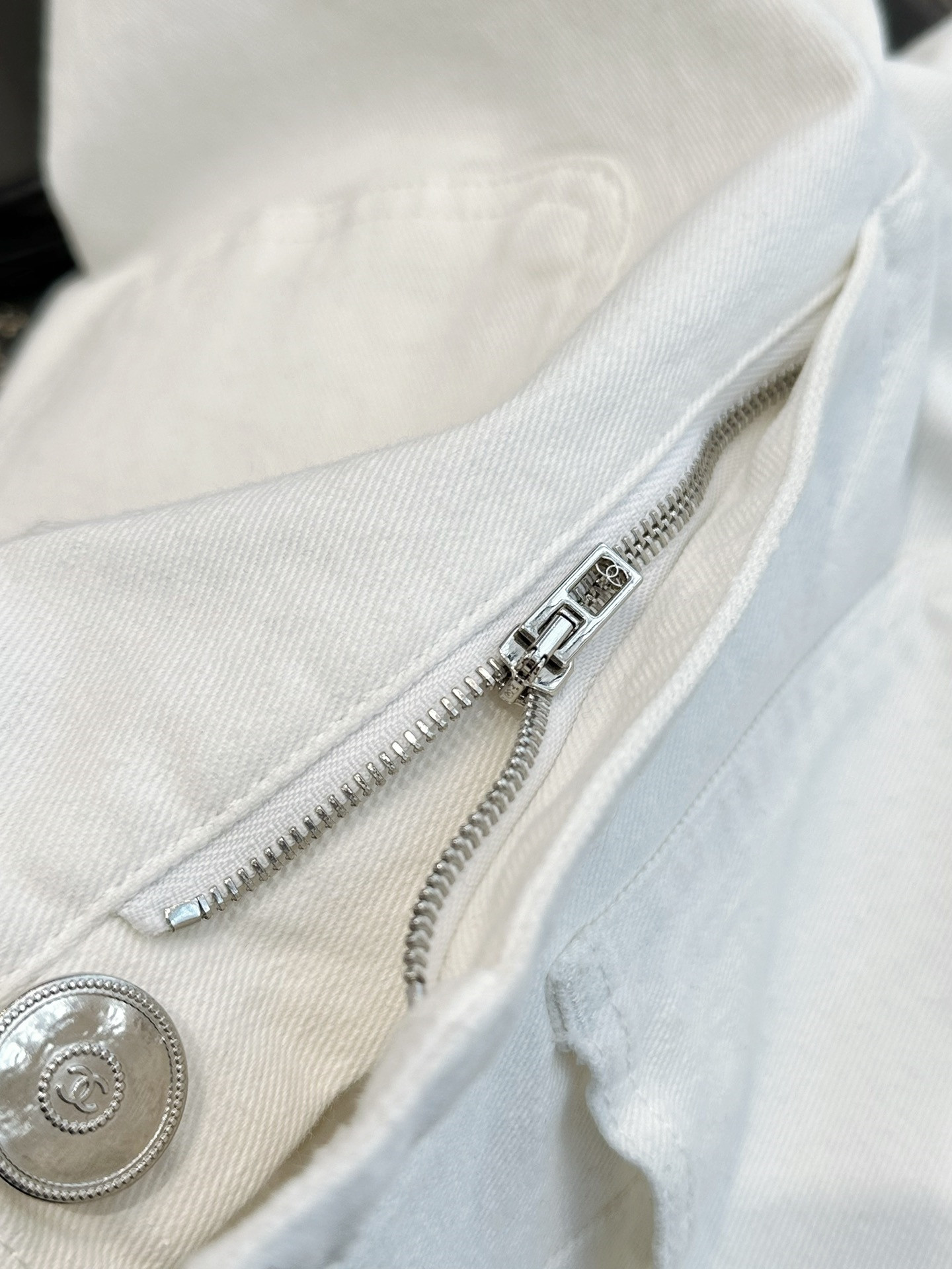Ch**el white double pocket embroidered jeans