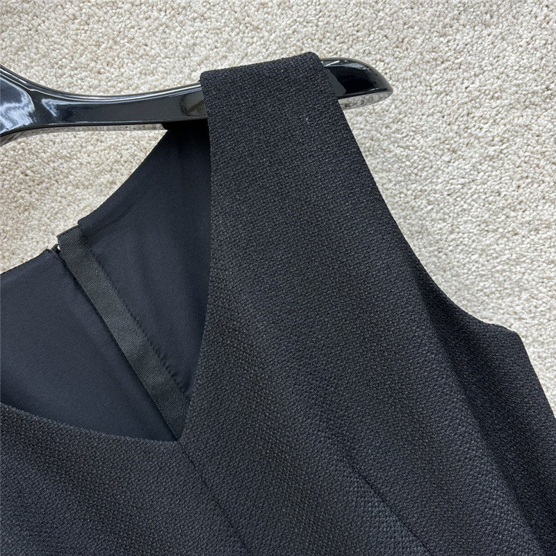 l0vis Vvtt0n lv sleeveless v-neck dress