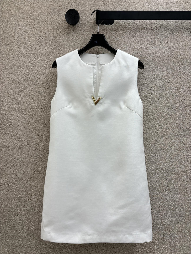 Va1e*ntin0 v button sleeveless dress replica clothing sites