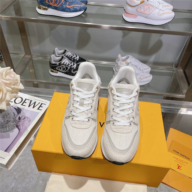 l0vis Vvtt0n lv logo run away sneakers in beige