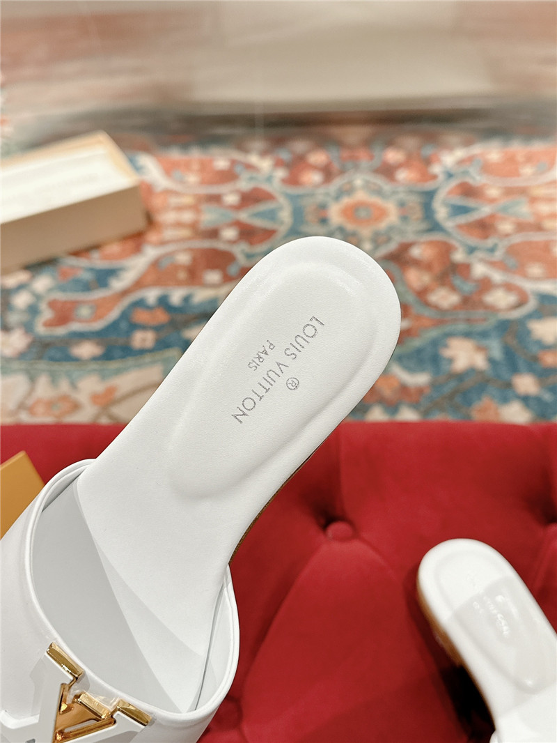 l0vis Vvtt0n lv flat sandals best replica shoes website