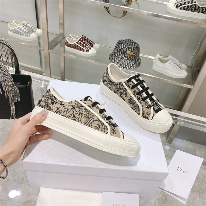 D10r walk’n sneakers