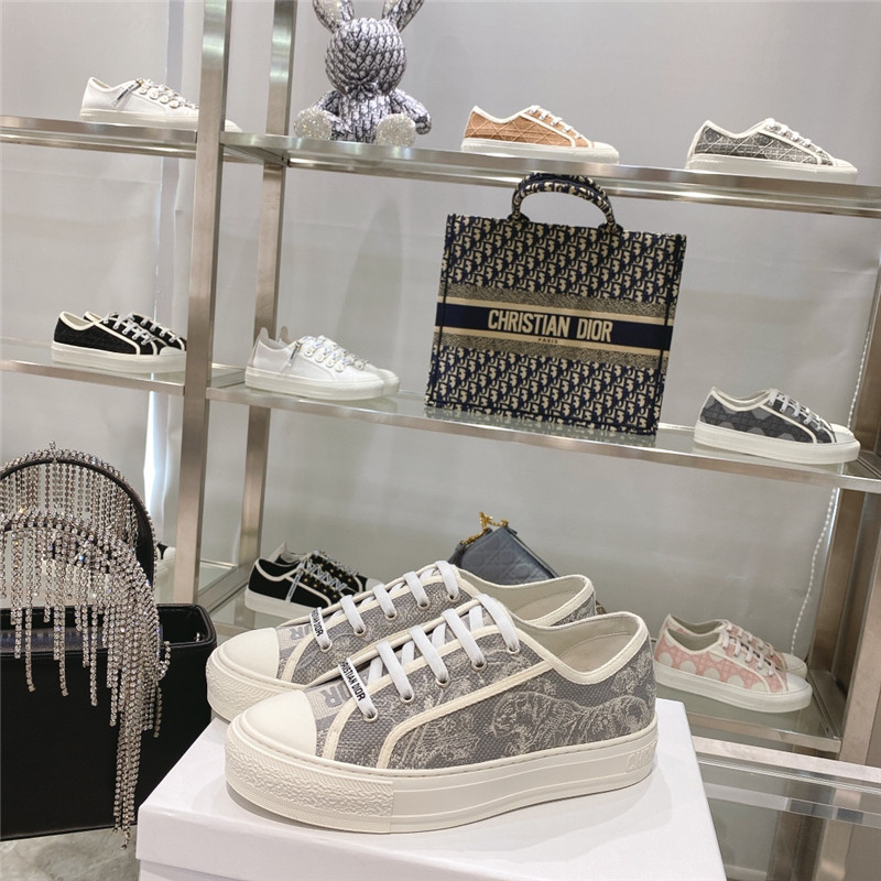 D10r embroidered walk’n sneakers gray