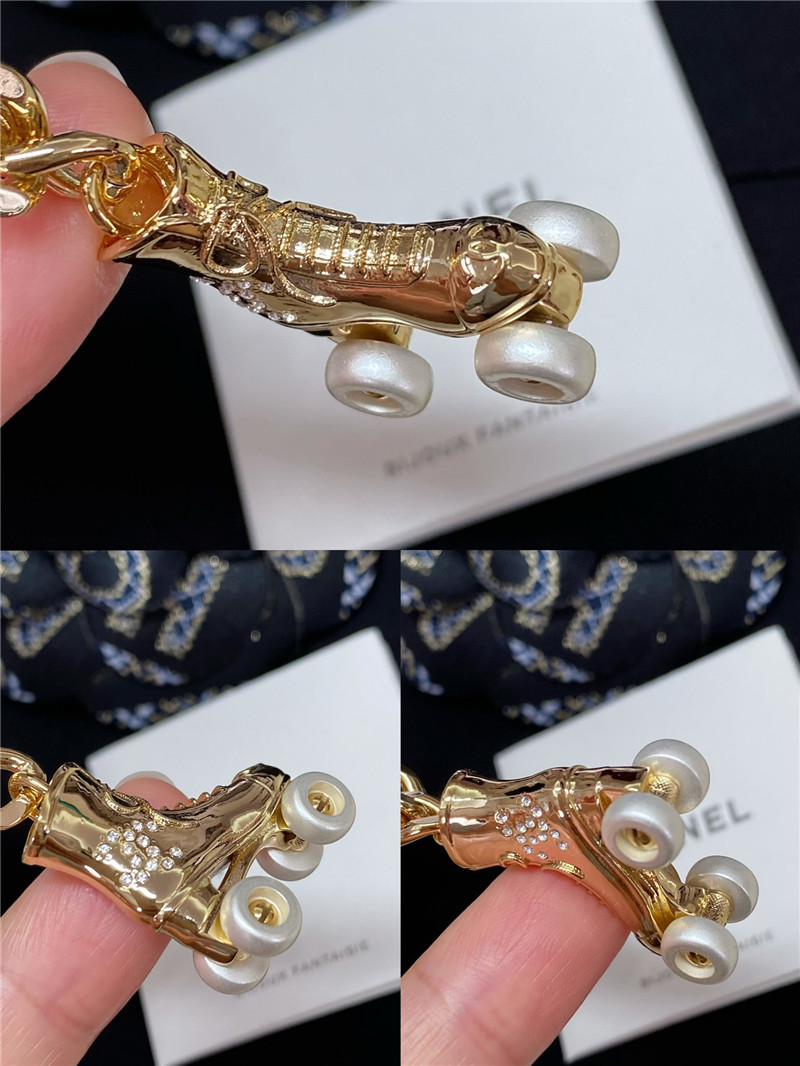 Ch**el letter roller skates waist chain
