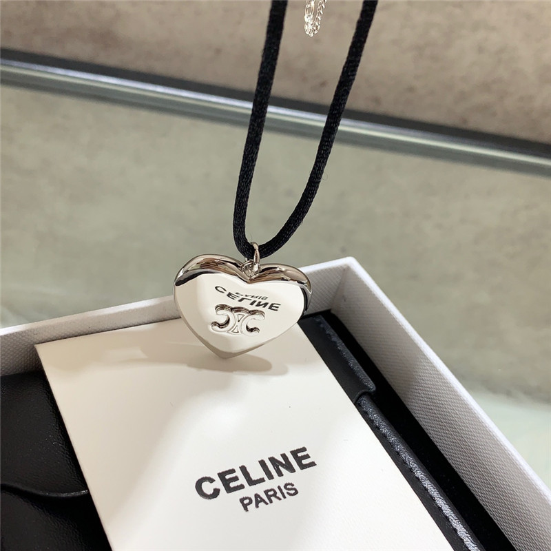 Ce1i*e love arc de triomphe necklace