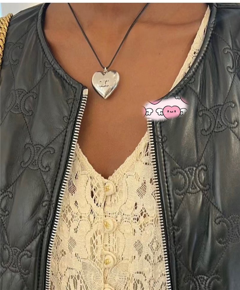 Ce1i*e love arc de triomphe necklace