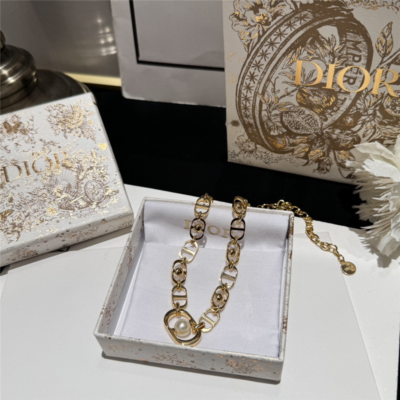 D10r short necklace