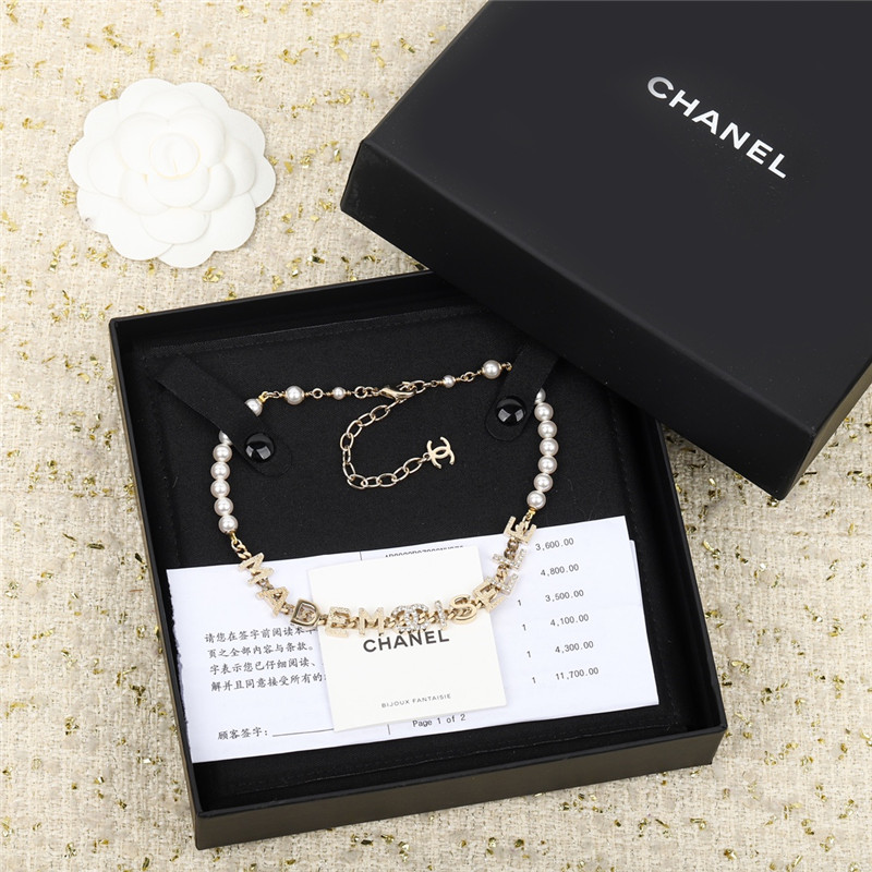 Ch**el pearl letter choker necklace
