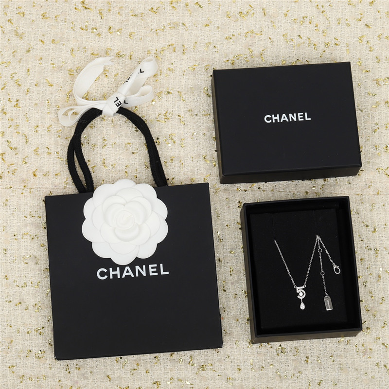 Ch**el n??5 necklace
