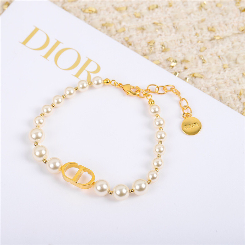 D10r pearl bracelet