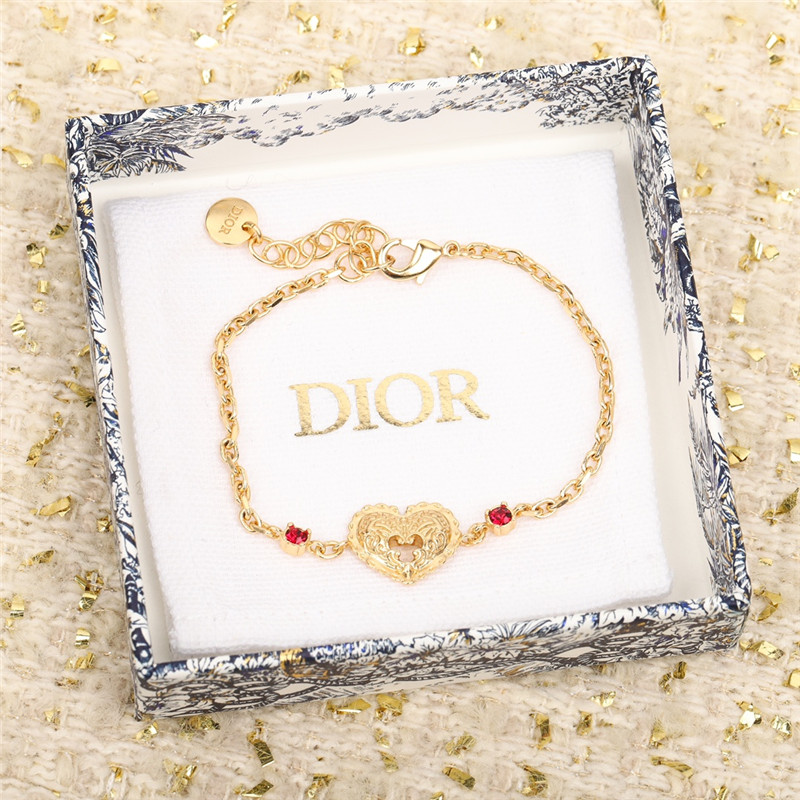 D10r embossed love bracelet