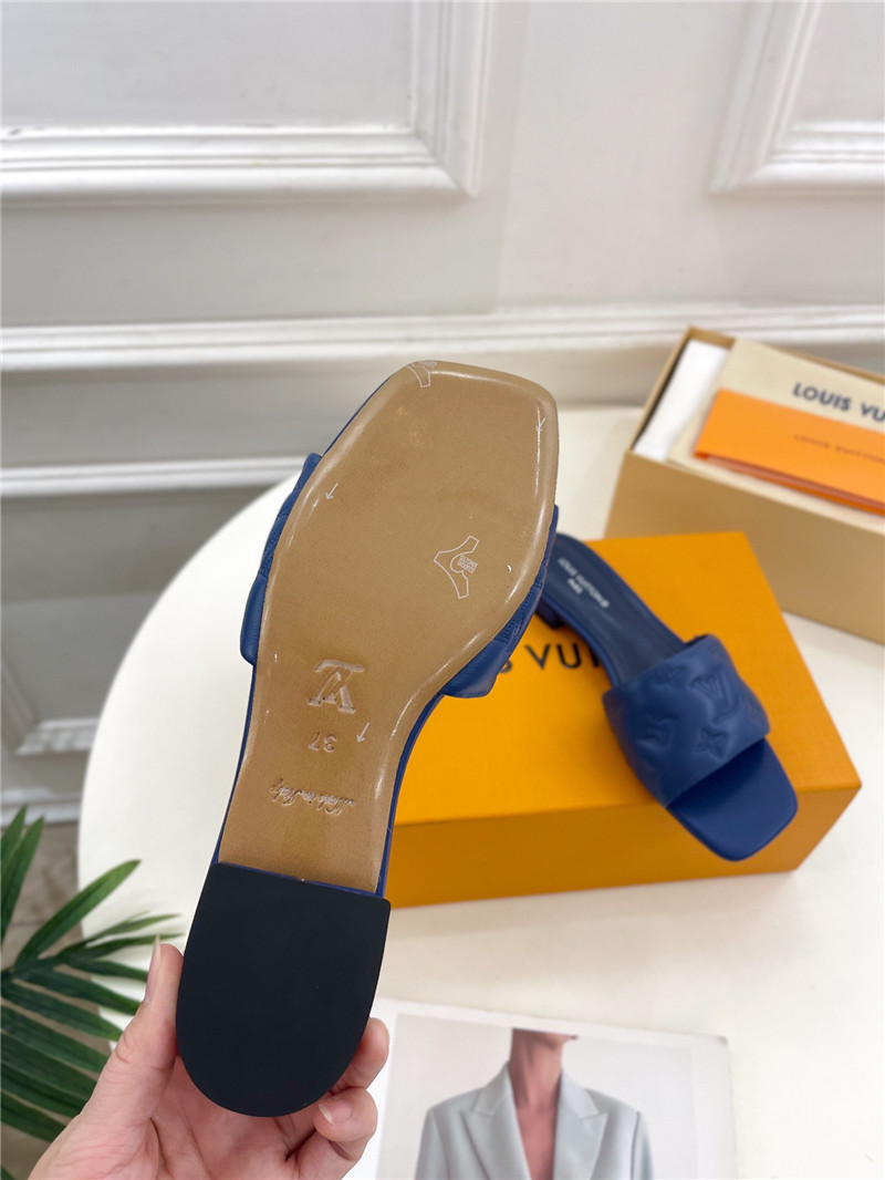 l0vis Vvtt0n revival flat mules blue