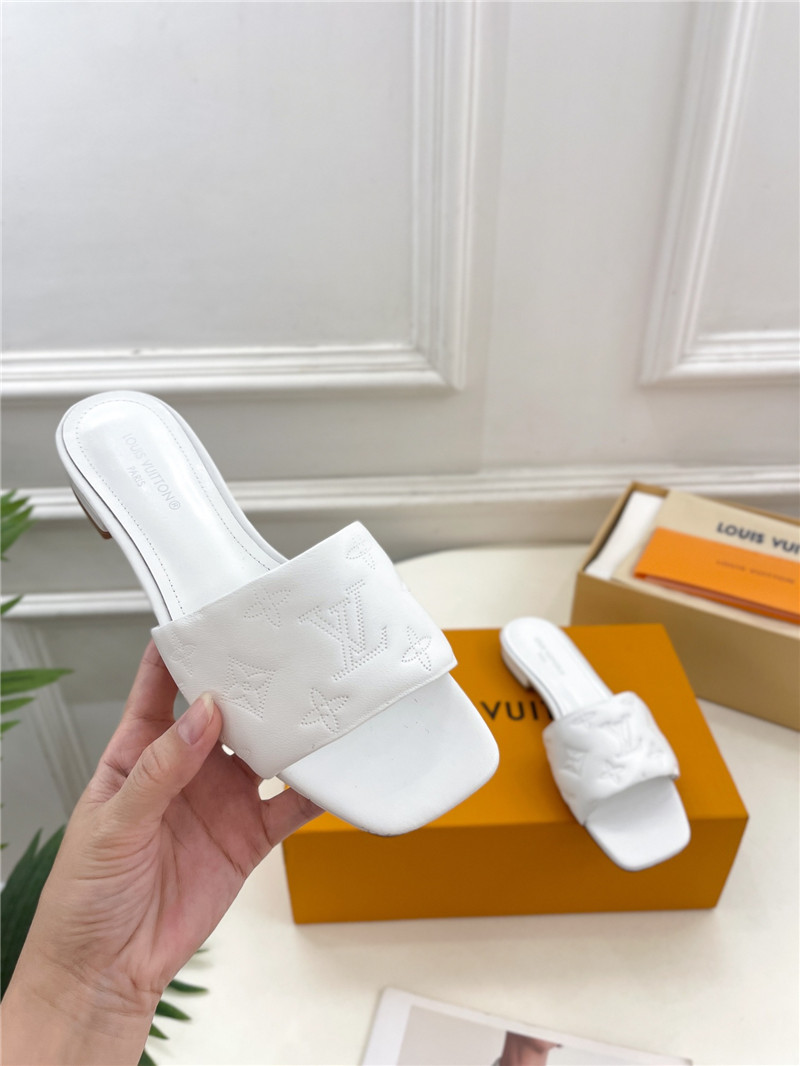 l0vis Vvtt0n revival flat mules white