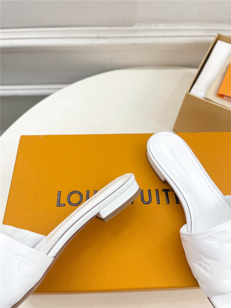 l0vis Vvtt0n revival flat mules white