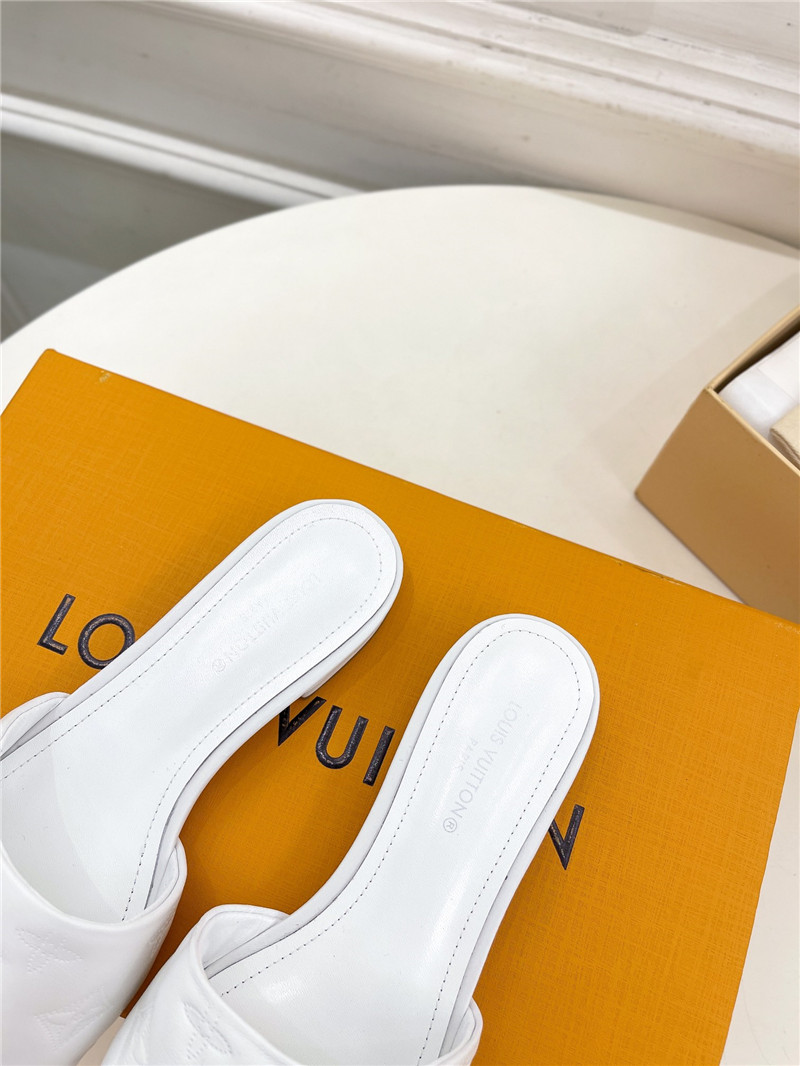 l0vis Vvtt0n revival flat mules white