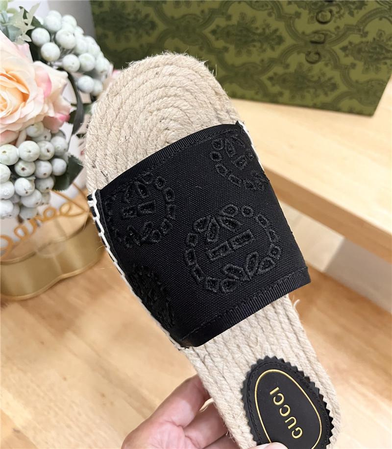 Gvc*1 interlocking g espadrille slides black