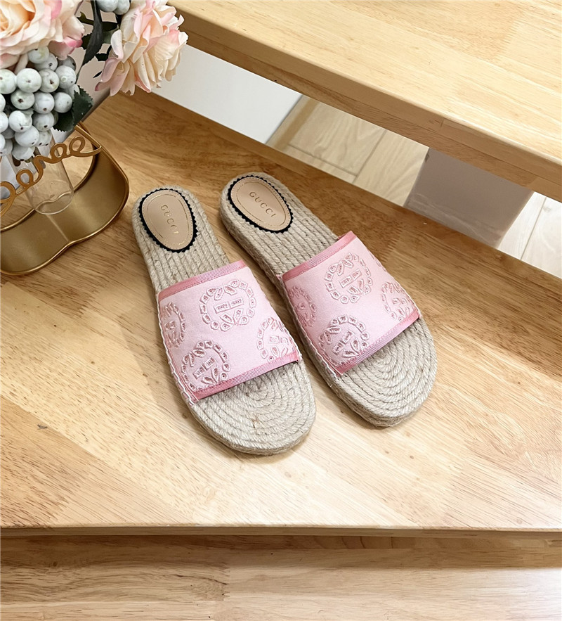 Gvc*1 interlocking g espadrille slides pink