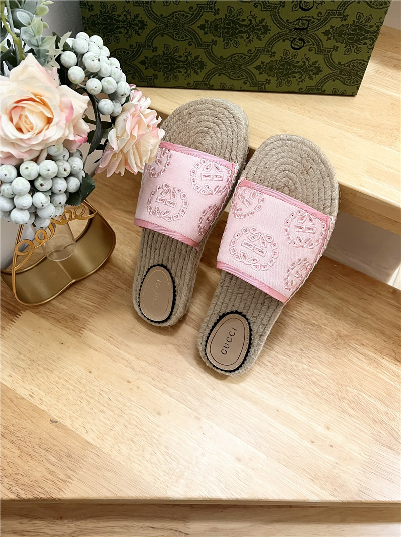 Gvc*1 interlocking g espadrille slides pink