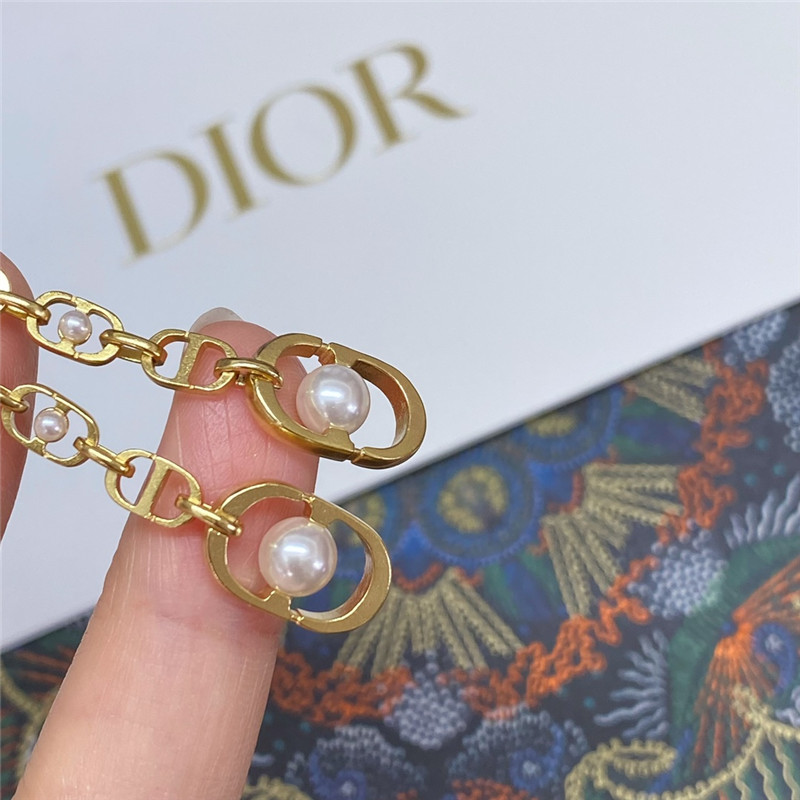 D10r u-shaped pearl tassel earrings